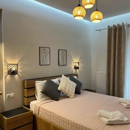 Ellywood Apartment *