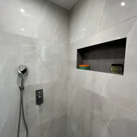 Ellywood 아파트 *