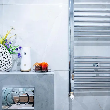 Ellywood 테살로니키